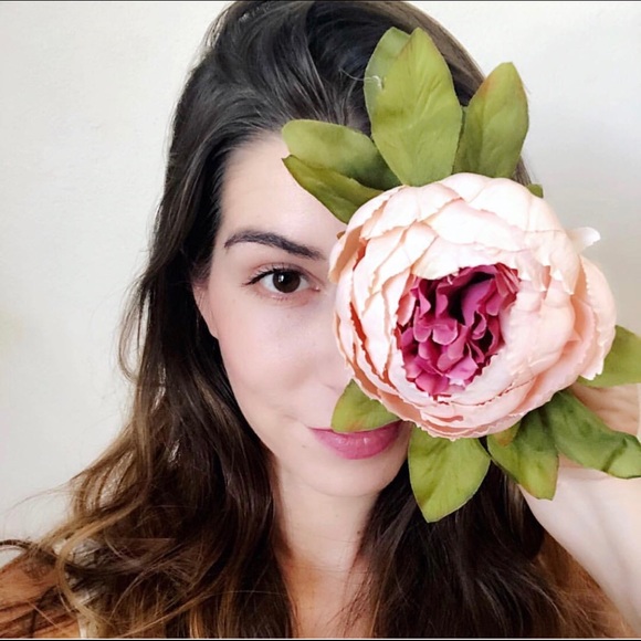 Meet your Posher, Stephanie - Picture 3 of 5